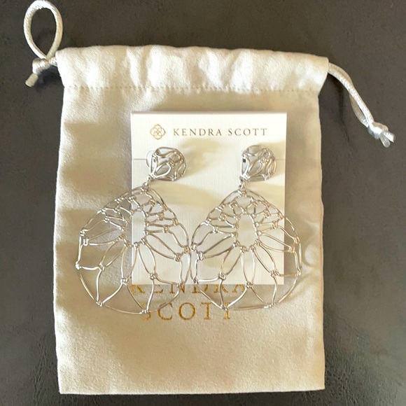 Kendra Scott Jewelry - Kendra Scott Hallie Statement earrings. NWT